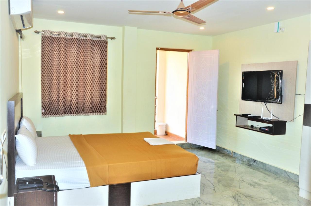 Srirathna Temple View Inn ثانجافور المظهر الخارجي الصورة