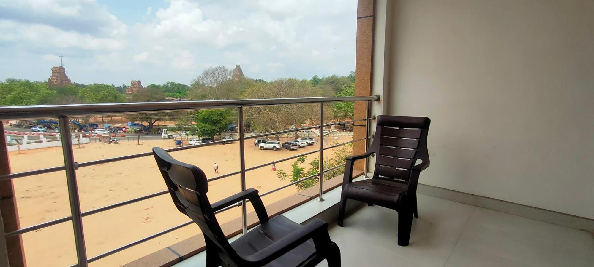 Srirathna Temple View Inn ثانجافور المظهر الخارجي الصورة