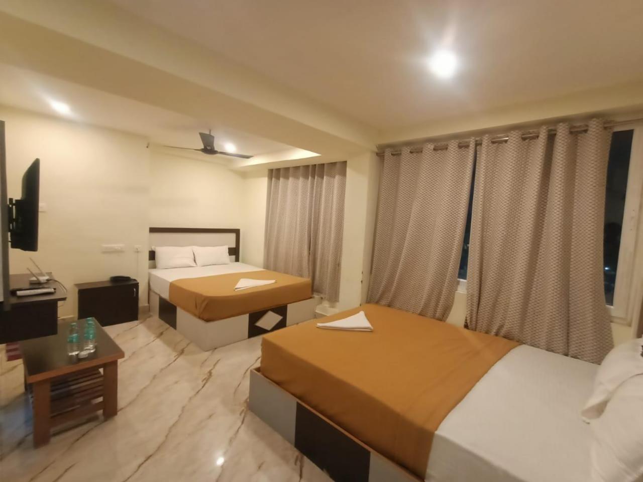 Srirathna Temple View Inn ثانجافور المظهر الخارجي الصورة