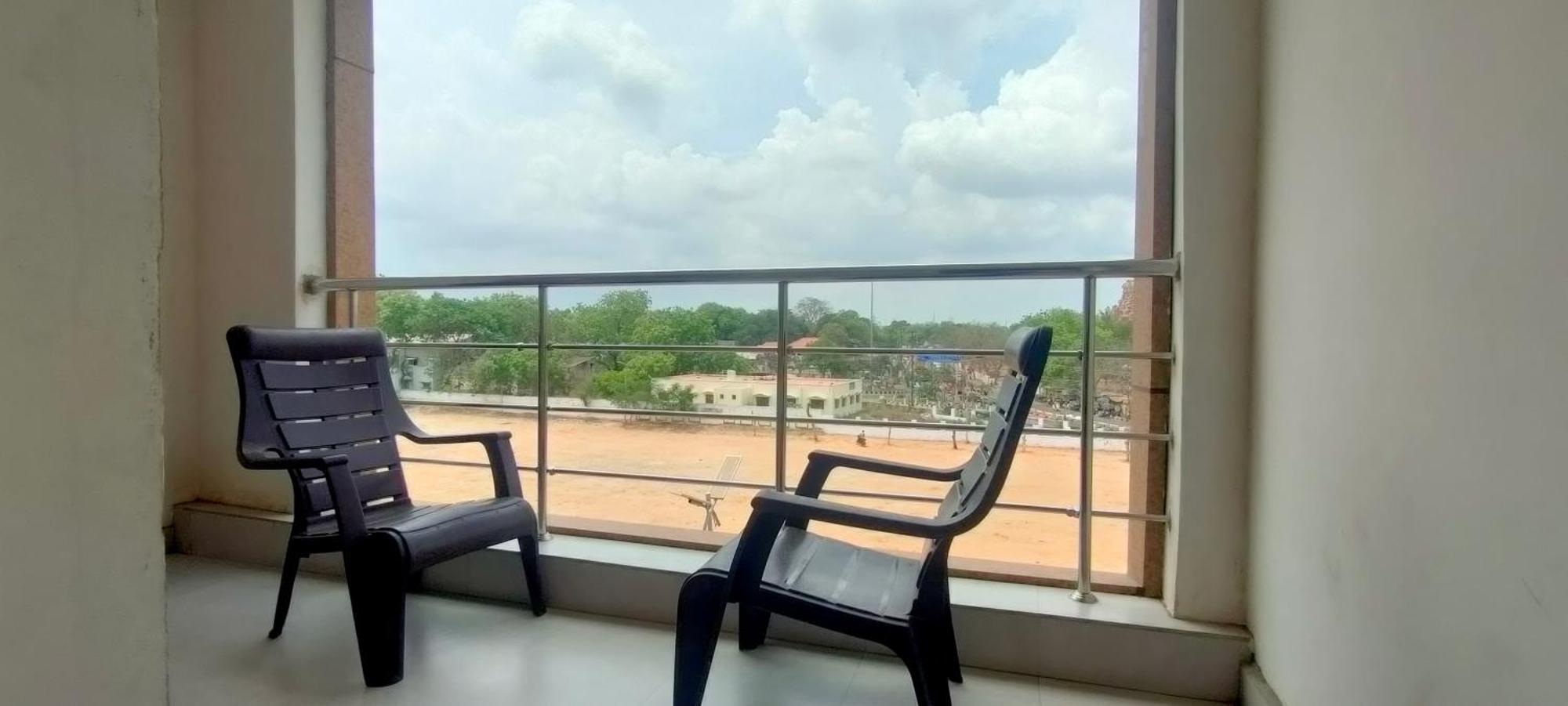 Srirathna Temple View Inn ثانجافور المظهر الخارجي الصورة