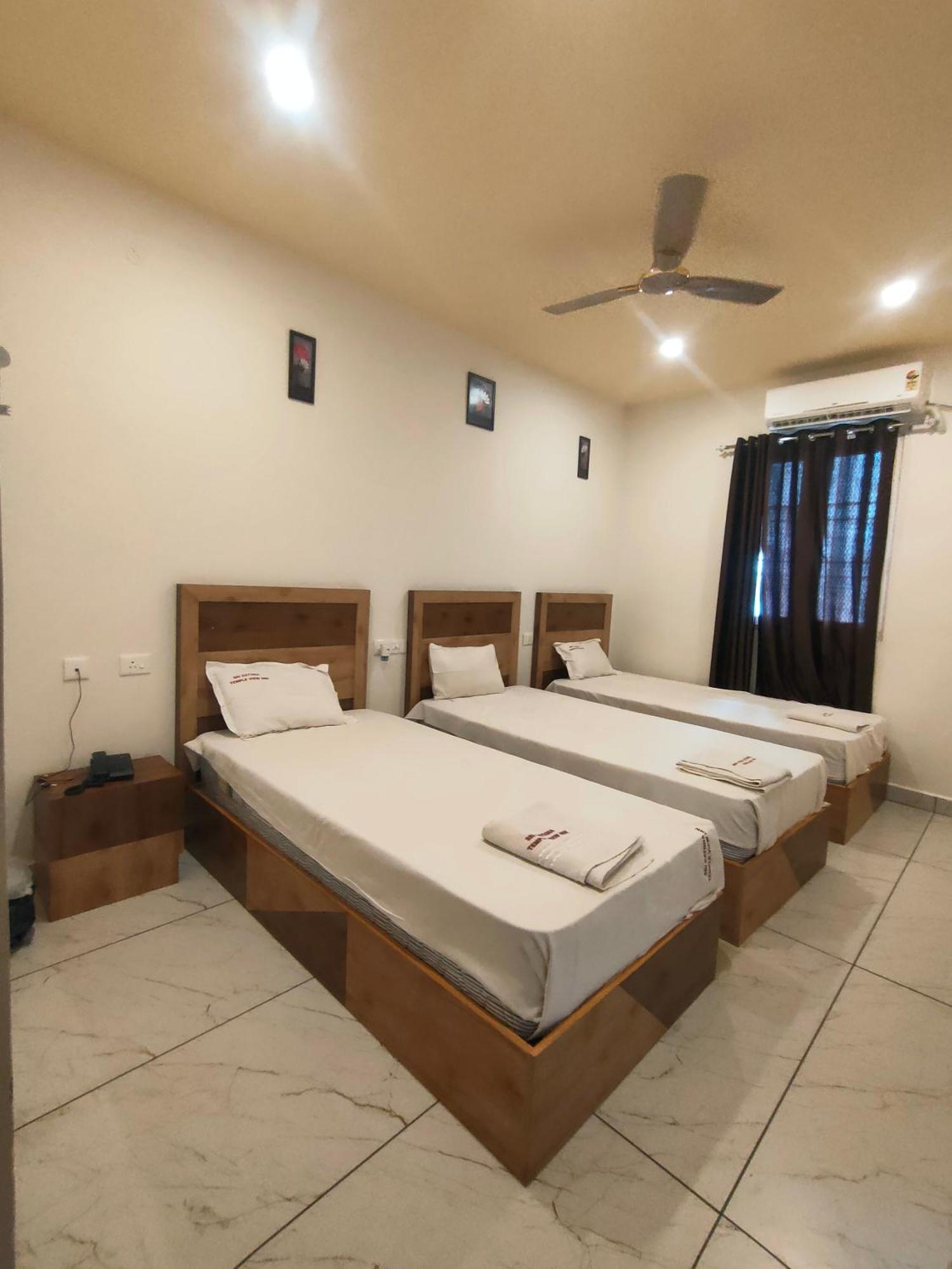 Srirathna Temple View Inn ثانجافور المظهر الخارجي الصورة